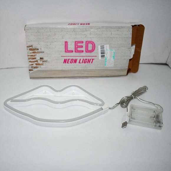 Blue Lips Neon Sign, LED Light Wall Decor, NWT Color: Blue Material: Plastic - Picture 1 of 3